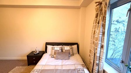 1 bedroom in a flat share to rent - Photo 3