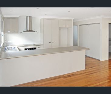 SET HIGH ON THE HILL TO CATCH THE BREEZE - Photo 4