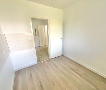 Schöne Erdgeschosswohnungwohnung mit 3 Zimmern und Balkon - Photo 1