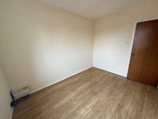3 bedroom flat to rent - Photo 4