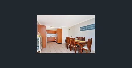 Hidden Greenslopes Apartment With Air-Conditioned Bedrooms. - Photo 2