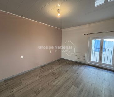 A LOUER - SARRIANS - MAISON DE VILLE, - Photo 2