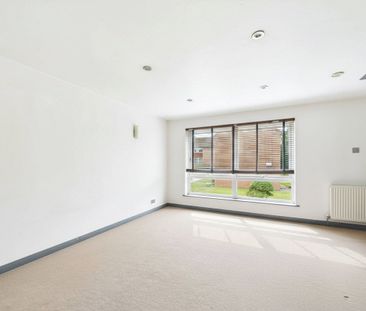 2 bedroom Maisonette in Fernley Court, Maidenhead - Photo 6