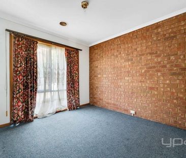 2/4 Shankland Boulevard, MEADOW HEIGHTS - Photo 6