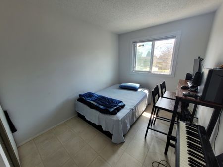 3 Beds & 1.5 Baths Townhouse Style Property In Wildwood Area - Photo 3