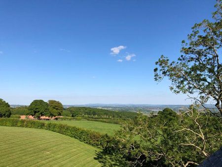 2 bedroom character property to rent - Photo 2