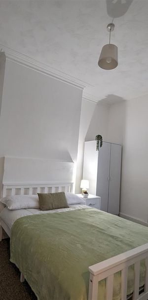 1 Beds - End of terrace house - - Photo 1