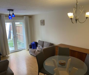 4 bedroom townhouse to rent - Photo 2