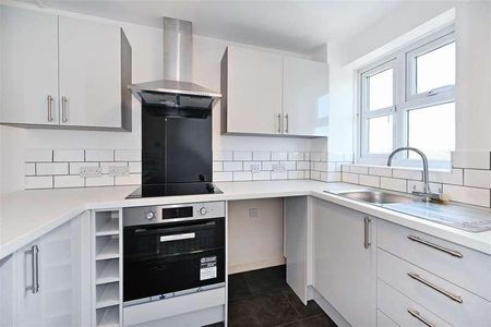 Chatsworth Road, Chichester, PO19 - Photo 3