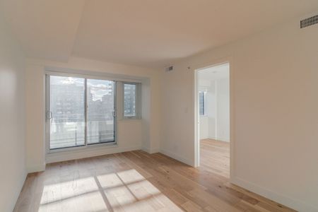 3460 Peel Street - Photo 2