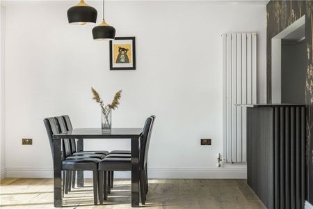 Stylish, versatile and newly constructed 4 bedroom detached house that is ideal for multi-generational or family living in this desirable location. - Photo 3