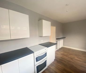 2 bedroom end of terrace house to rent - Photo 5