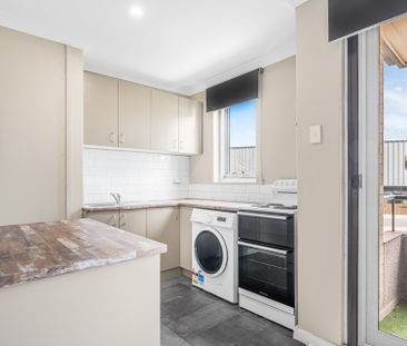 Great Location! Close to Airport. - Photo 5