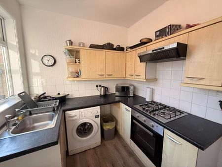 1 bedroom in a house share to rent - Photo 3