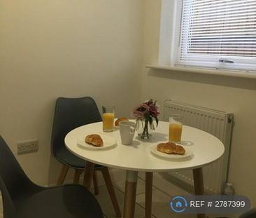 1 bedroom in a house share to rent - Photo 6