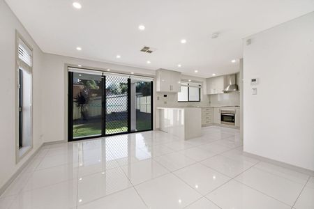 MODERN & EASY TO MAINTAIN DUPLEX - Photo 2