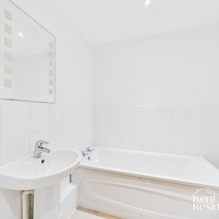 2 bedroom property to rent - Photo 1