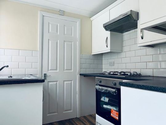 2 bedroom ground floor flat to rent - Photo 1