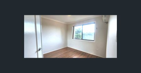 Secure Four Bedroom Family Duplex!! - Photo 4