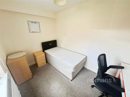 6 bedroom terraced house to rent - Photo 2