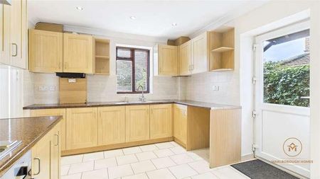 Hind Close, Hainault Chigwell, Essex, IG7 - Photo 2