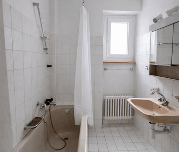 Bel appartement lumineux de 4 pièces situé au 1er étage, dans un qu... - Photo 5