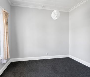 Large Family Home - Photo 6