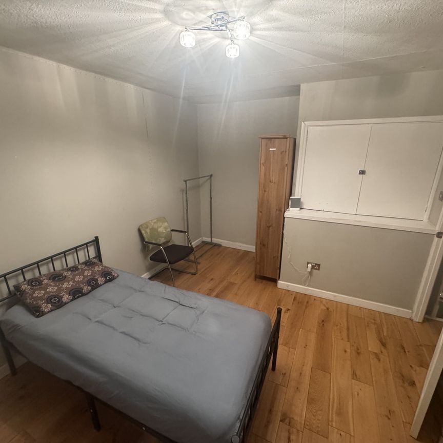 Dorset Gardens, London, CR4 1 - Photo 1