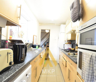 4 bedroom terraced house to rent - Photo 6