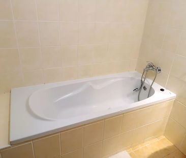 Pronájem bytu 2+KK s parkovacím stáním - Photo 4