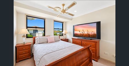 Stylish Townhouse Living in the Heart of Robina - Photo 5