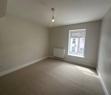 3 bedroom end of terrace house to rent - Photo 6