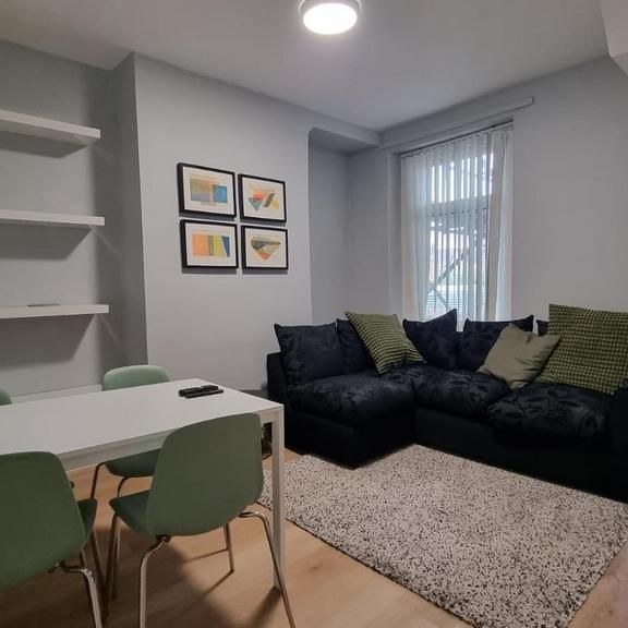 3 bedroom private hall to rent - Photo 1