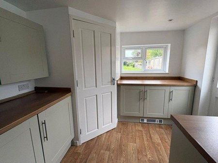 3 bedroom end of terrace house to rent - Photo 4