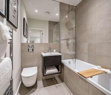 Chertsey, Surrey, KT16 - Photo 4