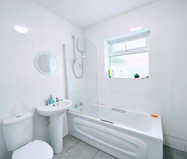 4 bedroom terraced house to rent - Photo 1