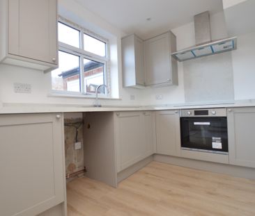 3 Bedroom Semi-Detached House - Photo 3