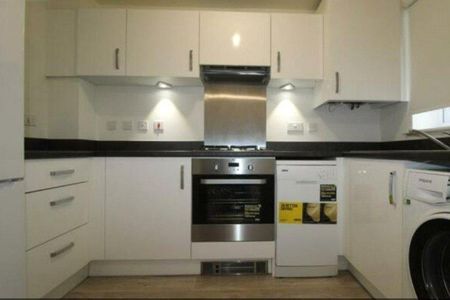 2 bedroom end of terrace house to rent - Photo 3