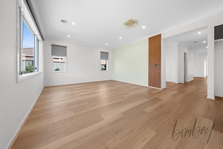 Stunning 4-Bedroom Family Home in Prime Craigieburn Location! - Photo 5
