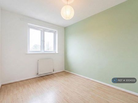 3 bedroom end of terrace house to rent - Photo 2