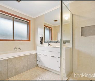 PERFECT FAMILY LIVING IN A PRIME LOCATION - Photo 2