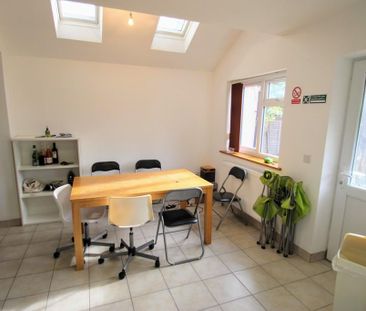 5 bedroom semi-detached house to rent - Photo 2