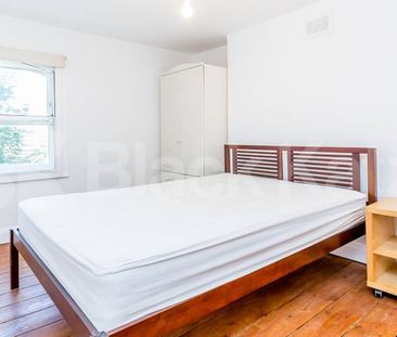 Split level spacious two double bedroom flat in a period house in K... - Photo 6
