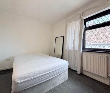 Muirfield, East Acton, London, W3 7NR - Photo 5