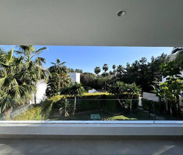 6 bedroom luxury Villa for rent in Estepona, Spain - Photo 2