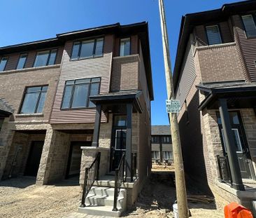 For Lease - 461 Blackburn Drive Unit# 48, Brantford, Ontario - Photo 2