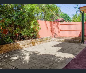 Spacious 3-Bedroom Townhouse in Convenient Morningside Location - Photo 3