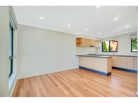 2 / 17 Railway Crescent, North Wollongong, NSW 2500 - Photo 2