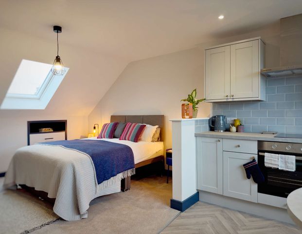 Central location, Newly refurbished. Room 2 - Photo 1