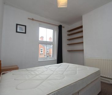 Terraced House to rent on - Photo 5